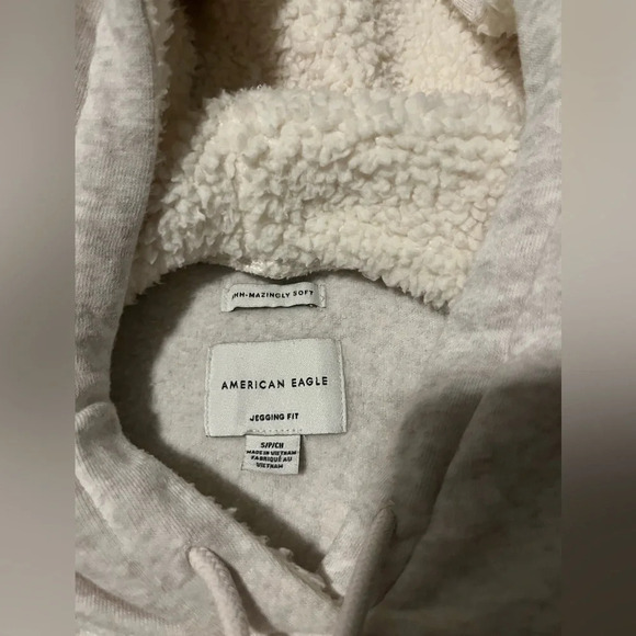 American Eagle Oversized Sweatshirt - Picture 7 of 10
